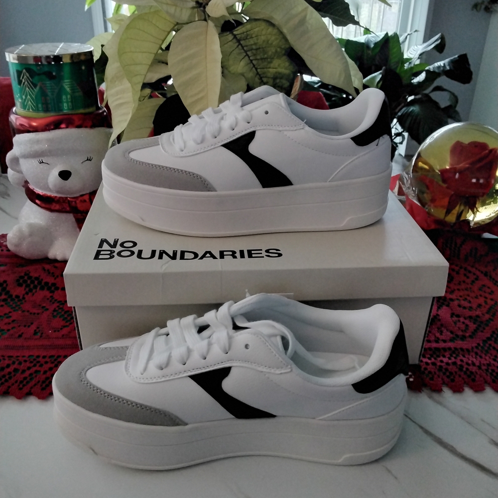 No Boundaries Black and White Casual Sneakers